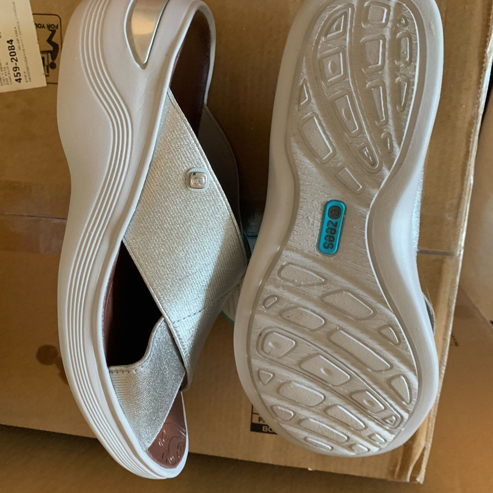 Sandals - Picture 5 of 8